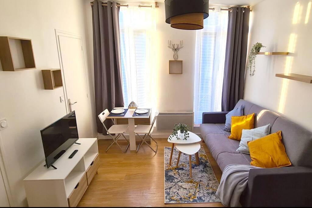 Cosy Studio Au Coeur De Ruan Exterior foto